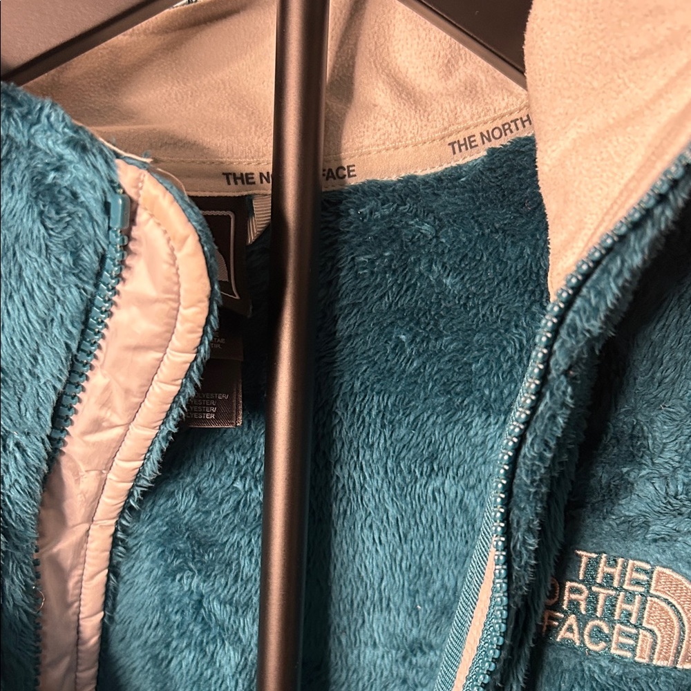 The North Face Women's Turquoise Teddy Jacket - Picture 5 of 10